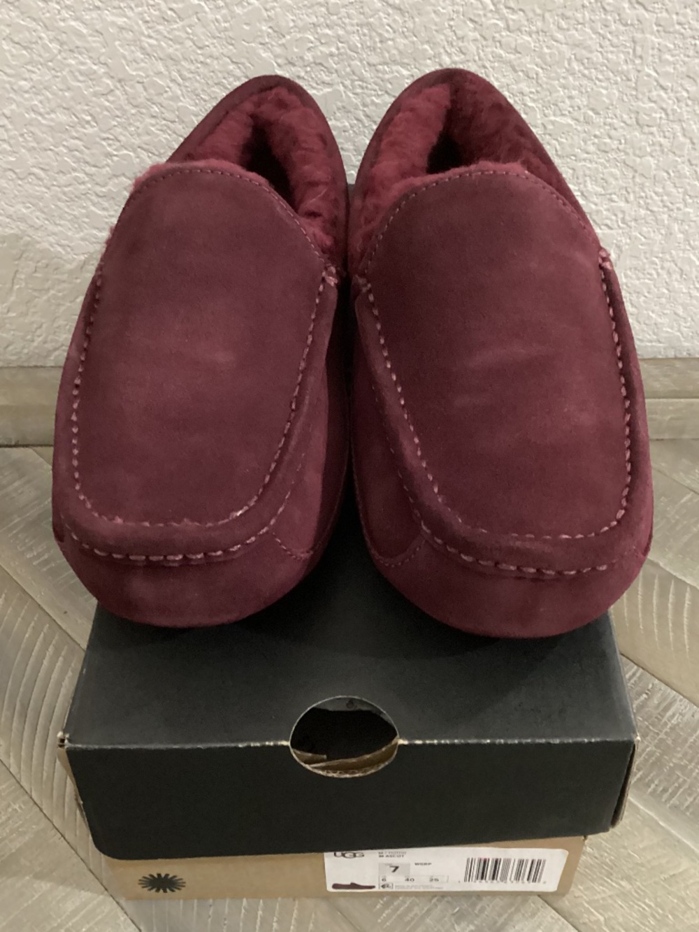UGG® Ascot Slipper (Men) 7M